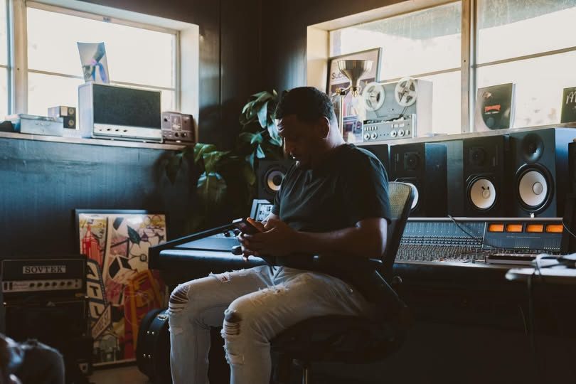 Keyz Bridgez locked in at Dynamo Studios